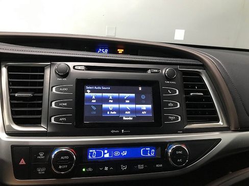 Used 2015 Toyota Highlander Plus AWD/4WD image 27