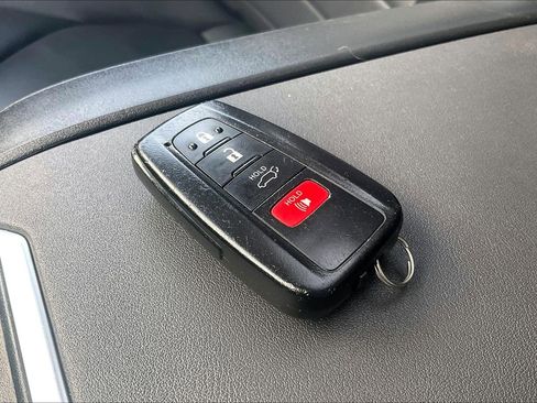 Used 2023 Toyota Highlander XLE image 14