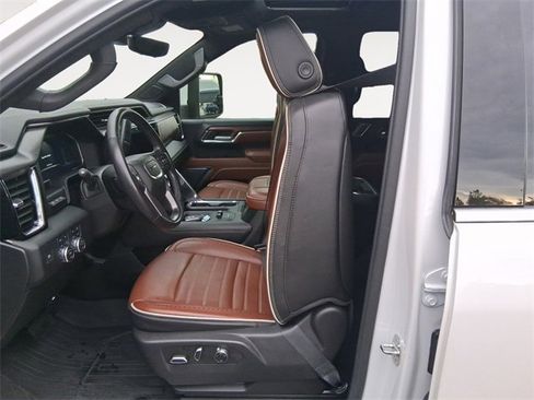 Certified 2024 GMC Sierra 3500 Denali Ultimate image 9