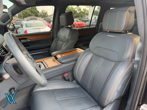 Used 2022 Jeep Grand Wagoneer Series II w/ Convenience Group III AWD/4WD image 12