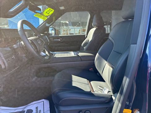 Used 2025 Nissan Armada SL w/ Captain's Chari Seat Package image 21