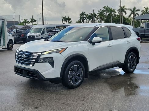 Used 2025 Nissan Rogue SV FWD image 33