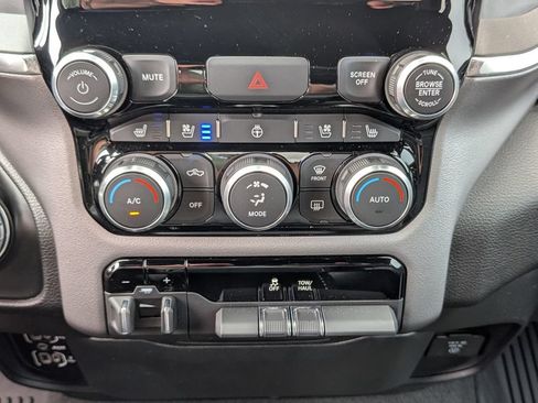Used 2024 RAM 1500 Laramie AWD/4WD image 18