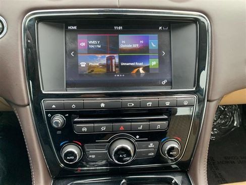 Used 2016 Jaguar XJ L Portfolio image 26