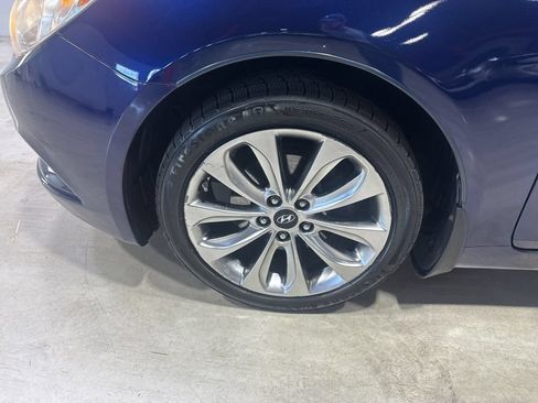 Used 2011 Hyundai Sonata SE FWD image 2