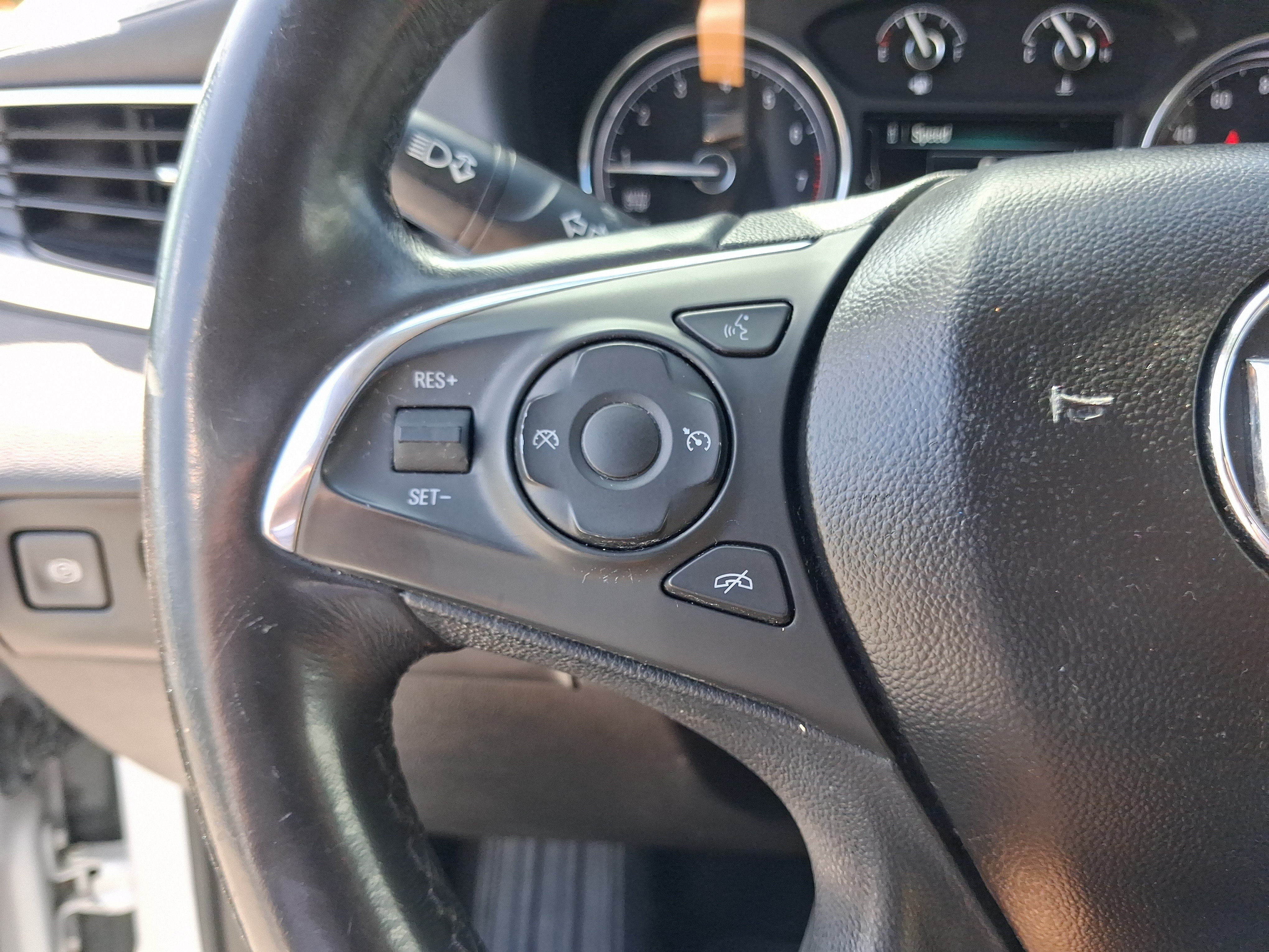 Used 2018 Buick Enclave Essence FWD image 14