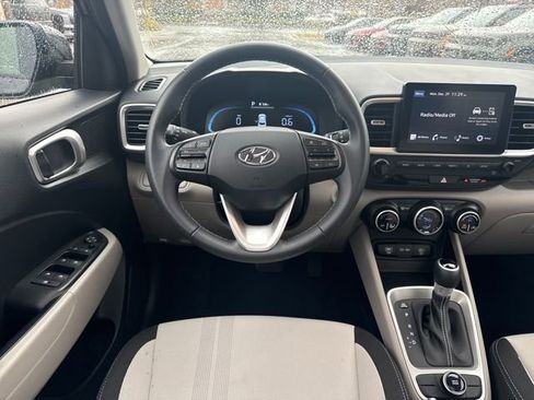 Certified 2024 Hyundai Venue SEL image 13