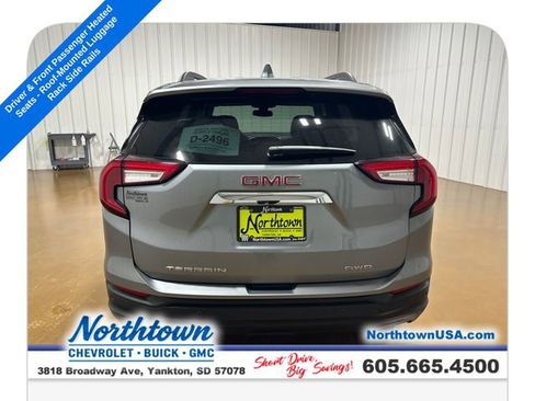 Used 2024 GMC Terrain SLE w/ Driver Convenience Package image 4