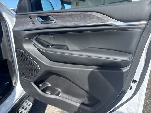 Used 2023 Jeep Grand Cherokee L Overland w/ Advanced Protech Group III image 7