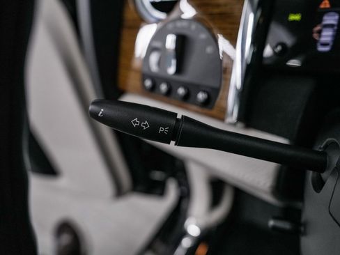 Used 2011 Rolls-Royce Ghost image 36