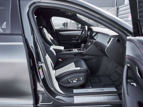 Used 2023 Bentley Flying Spur V8 AWD/4WD image 24
