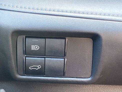 Used 2023 Toyota Highlander XLE FWD image 27