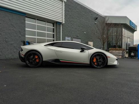 Used 2018 Lamborghini Huracan Performante image 33