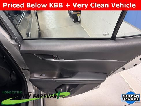 Used 2024 Toyota Camry SE image 19