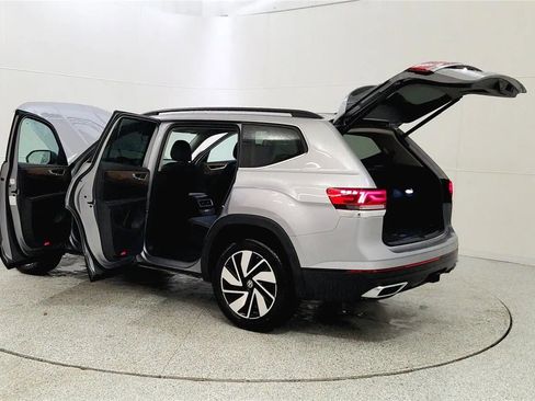 Used 2025 Volkswagen Atlas SE image 11