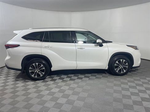 Certified 2020 Toyota Highlander XLE AWD/4WD image 8