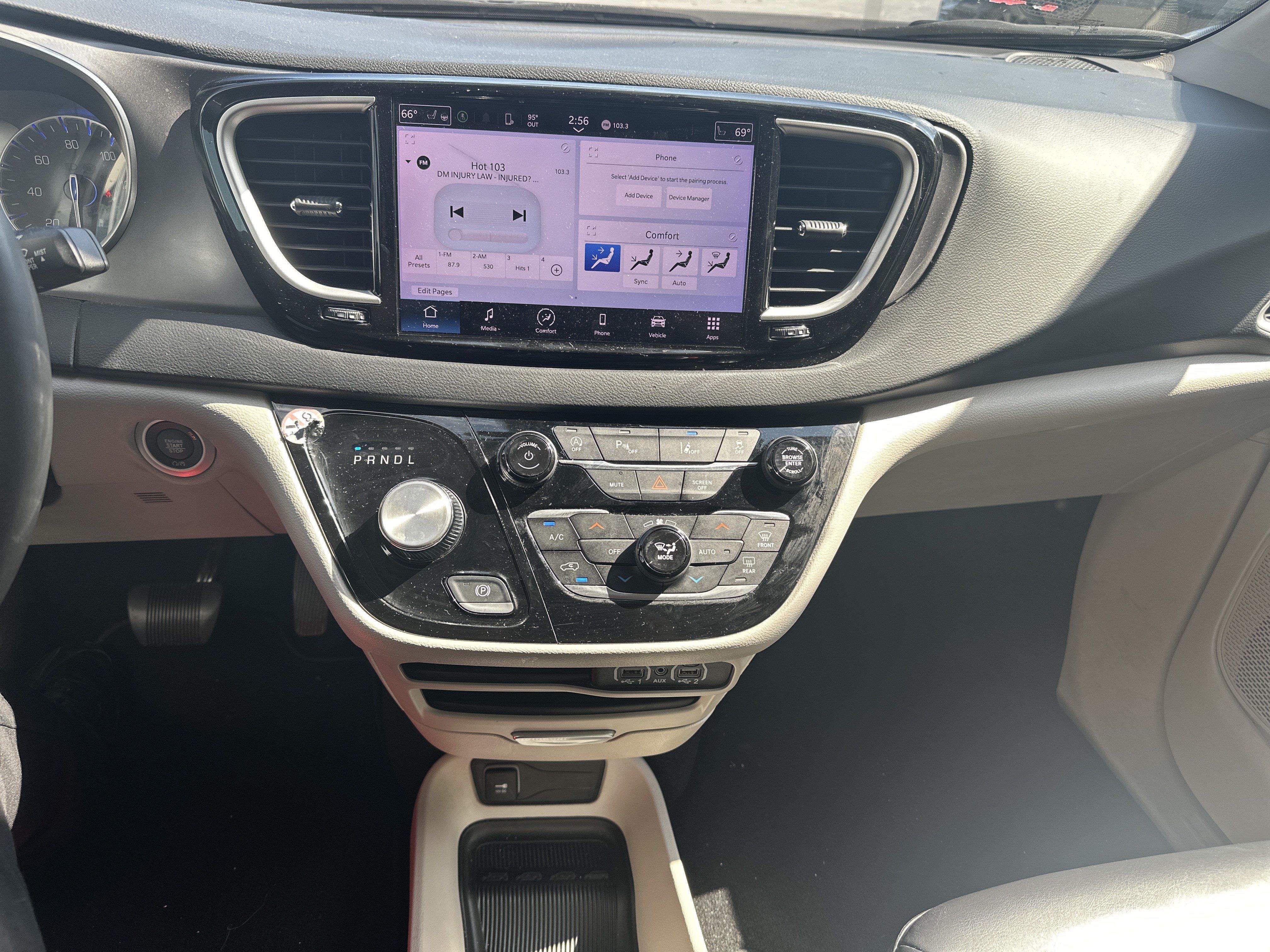 Used 2023 Chrysler Pacifica Touring-L FWD image 22
