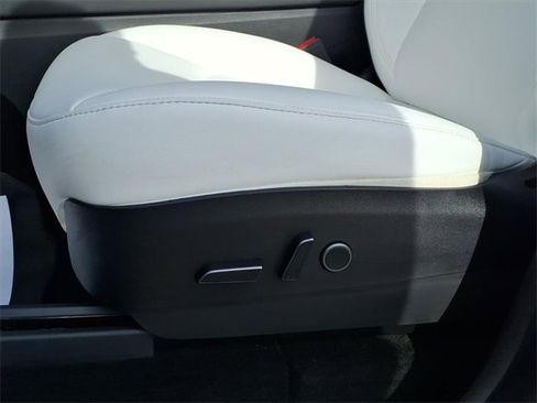 Used 2023 Tesla Model Y Long Range image 17