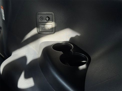 Certified 2025 Toyota Sienna Limited image 36