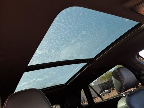 Certified 2023 Volkswagen Atlas Cross Sport SE w/ Panoramic Sunroof Package image 9