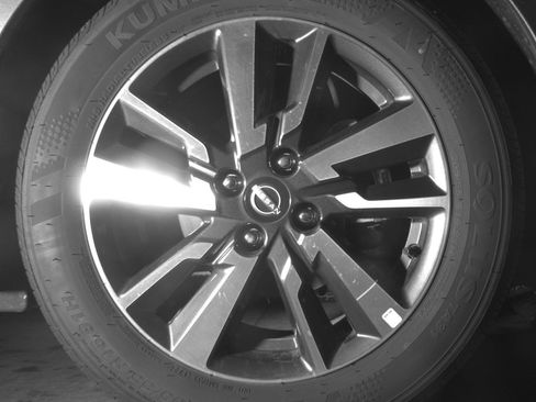 Used 2025 Nissan Versa SV FWD image 13