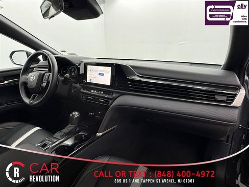 Used 2025 Toyota Camry SE FWD image 37