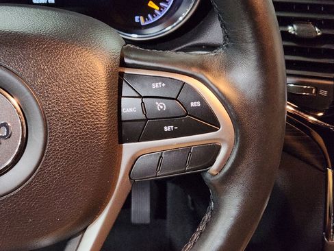 Used 2019 Jeep Grand Cherokee Altitude image 49