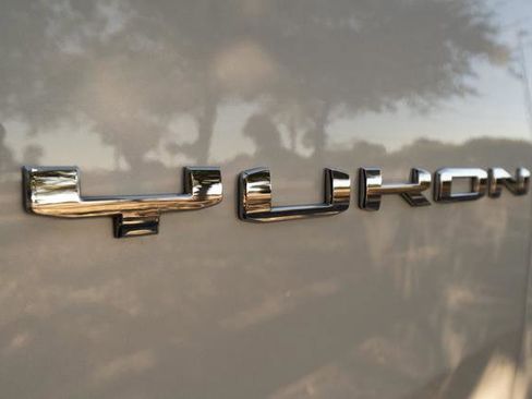 Used 2021 GMC Yukon SLT w/ SLT Luxury Package image 42