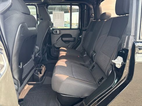 Used 2024 Jeep Gladiator Mojave w/ Technology Group image 27