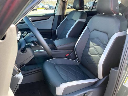 New 2026 Volkswagen Atlas Peak Edition image 10