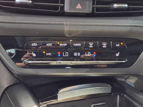 Used 2023 Buick Envision Preferred FWD image 20