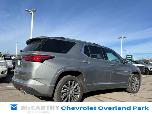Used 2023 Chevrolet Traverse Premier image 3