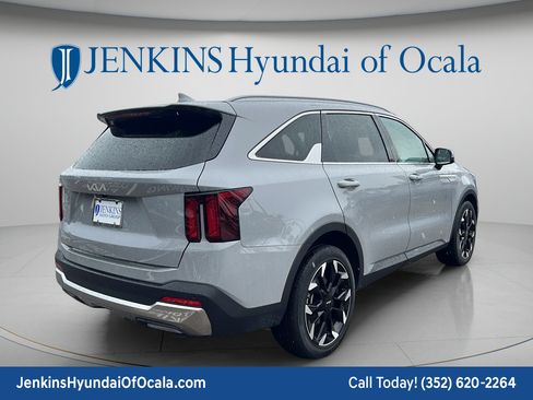 Used 2025 Kia Sorento EX w/ Panoramic Sunroof Package FWD image 3