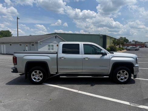 Used 2018 GMC Sierra 1500 SLT AWD/4WD image 4