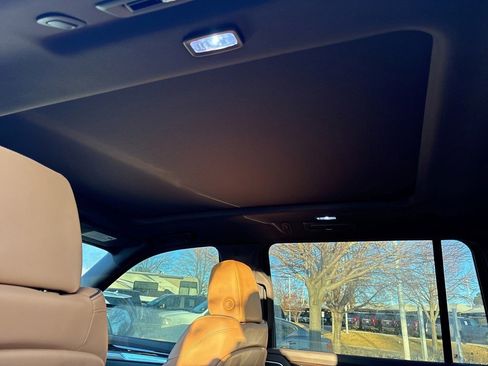 Certified 2025 Cadillac Escalade ESV Premium Luxury image 14