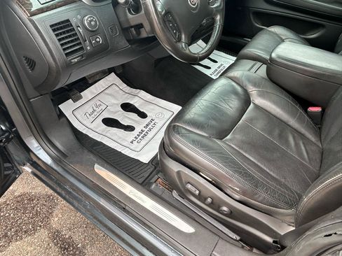 Used 2010 Cadillac DTS Luxury FWD image 10
