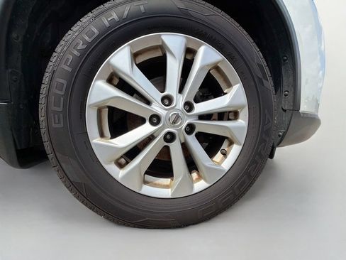 Used 2016 Nissan Rogue SV w/ SV Premium Package AWD/4WD image 9