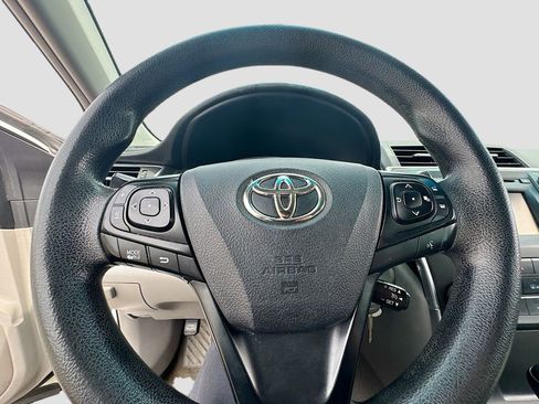 Used 2017 Toyota Camry LE image 22