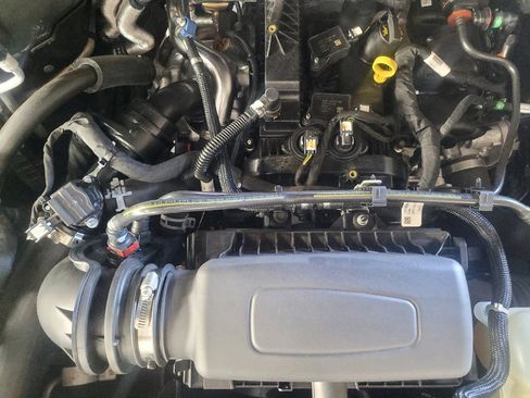 Used 2022 Ford Explorer XLT image 30