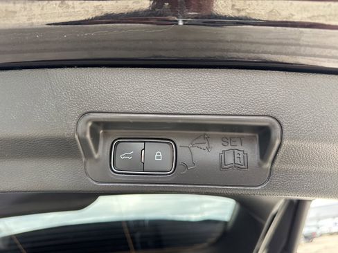 Certified 2024 Ford Explorer Limited w/ Limited Technology Package image 41