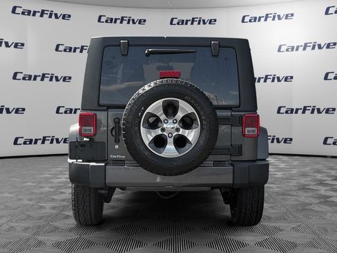 Used 2018 Jeep Wrangler Unlimited Sahara w/ Connectivity Group AWD/4WD image 4