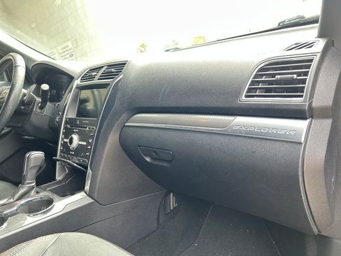 Used 2018 Ford Explorer Sport w/ Ford Safe & Smart Package AWD/4WD image 16