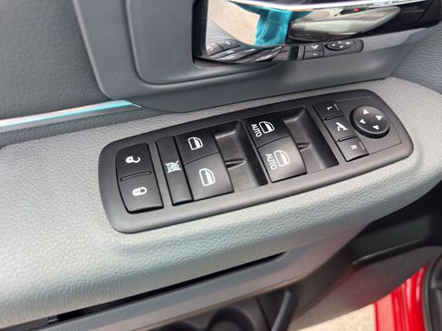 Used 2019 RAM 1500 Big Horn AWD/4WD image 12