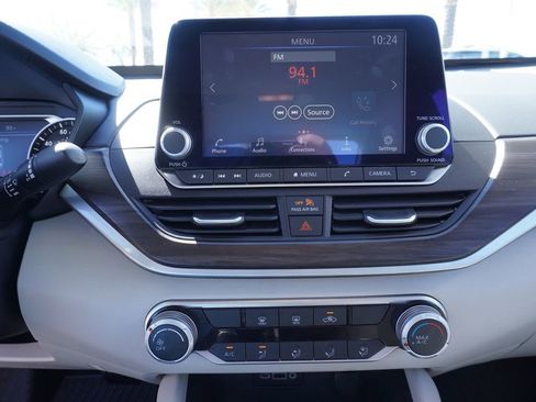 Certified 2025 Nissan Altima 2.5 SV FWD image 19