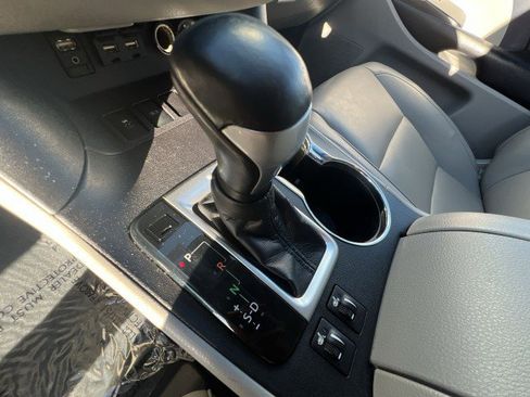 Used 2019 Toyota Highlander XLE image 16