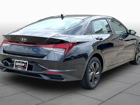 Used 2023 Hyundai Elantra SEL FWD image 12