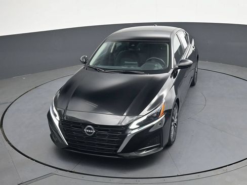 Used 2024 Nissan Altima 2.5 SV FWD image 40