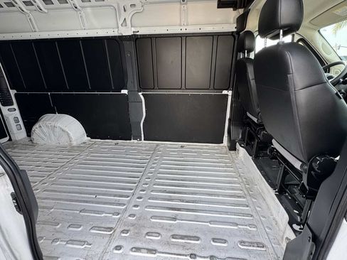 Used 2025 RAM ProMaster 2500 w/ Convenience Group FWD image 19