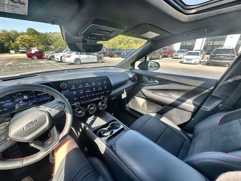 New 2025 Chevrolet Blazer EV RS image 15