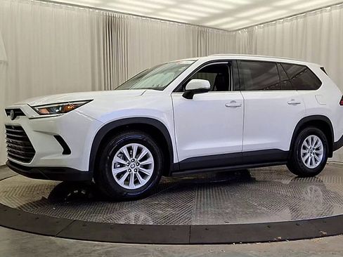 Certified 2024 Toyota Grand Highlander XLE image 3